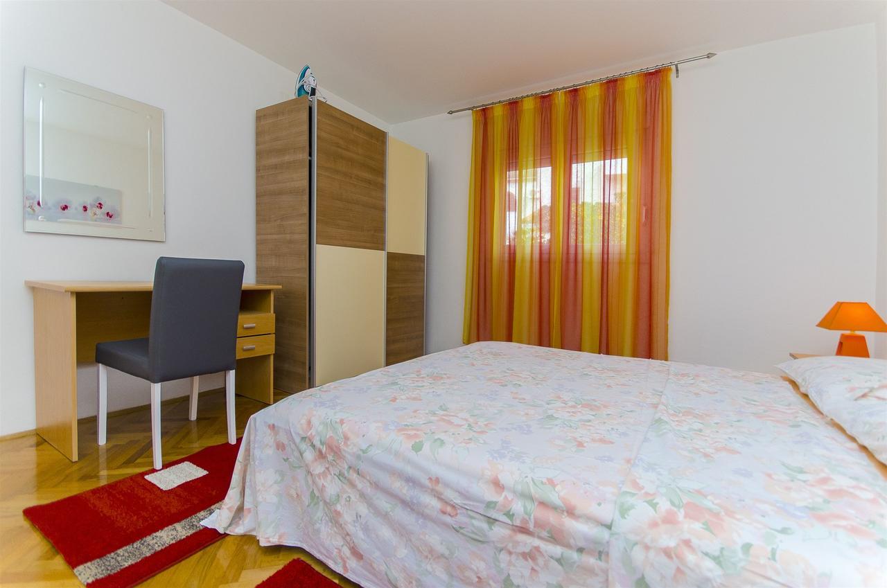 Apartments Karlo Trogir Exteriör bild